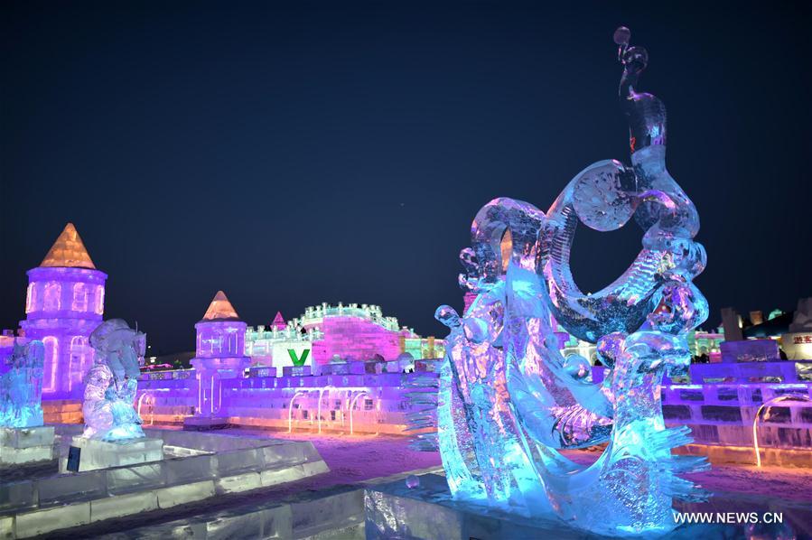 CHINA-HEILONGJIANG-HARBIN-TOURISM-ICE SCULPTURE (CN)