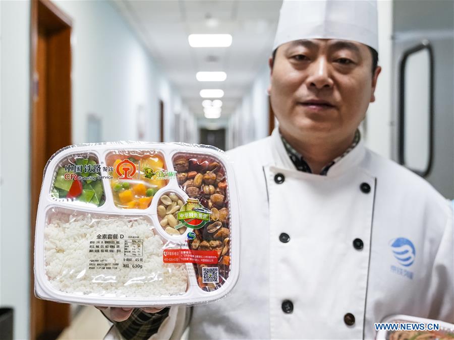 CHINA-HIGH-SPEED TRAIN-SET MEALS-MAKING (CN)