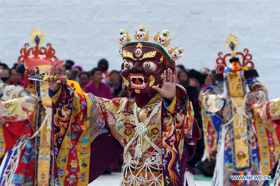 CHINA-GANSU-XIAHE-LABRANG MONASTERY-DANCE (CN)