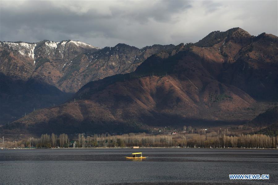 INDIAN-CONTROLLED KASHMIR-SRINAGAR-DAL LAKE-DAILY LIFE