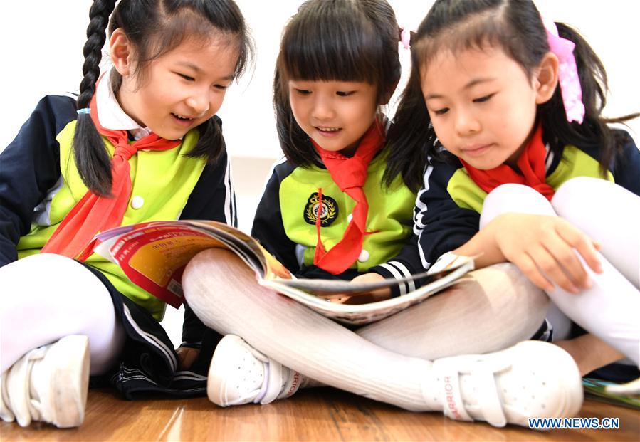 CHINA-GUANGXI-NANNING-CHILDREN-READING (CN)