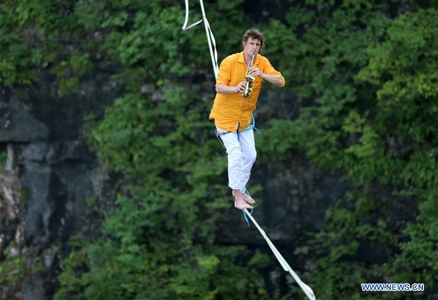 #CHINA-HUNAN-ZHANGJIAJIE-SKY CONCERT (CN)