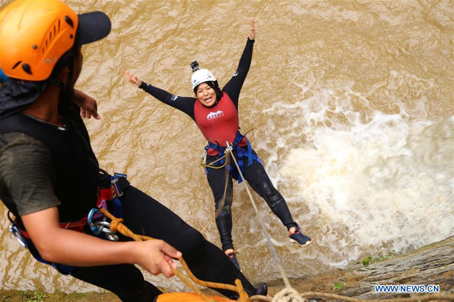 (SP)NEPAL-DHADING-CANYONING