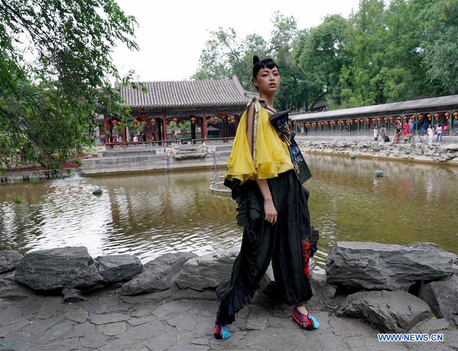 CHINA-BEIJING-PRINCE KUNG'S MANSION-FASHION SHOW (CN)