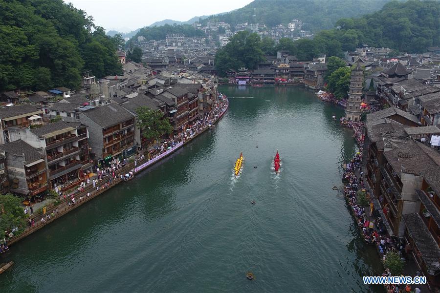 #CHINA-HUNAN-FENGHUANG-DRAGON BOAT CONTEST (CN)