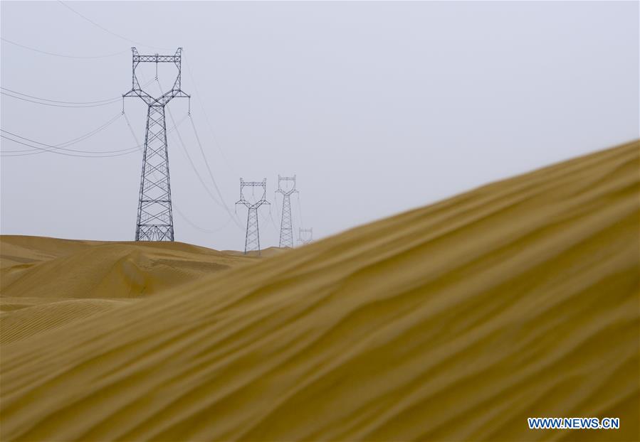 CHINA-XINJIANG-TAKLIMAKAN DESERT-POWER LINE (CN)