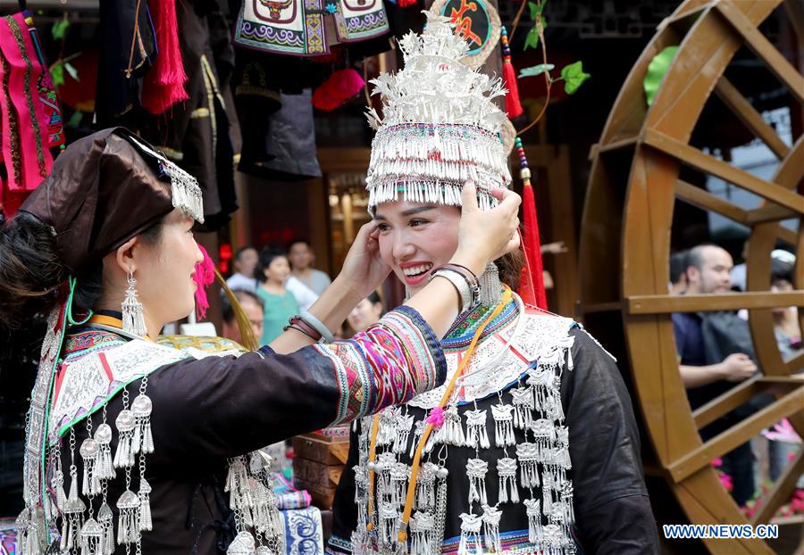 CHINA-SHANGHAI-YUNNAN-FOLK ART EXHIBITION (CN)