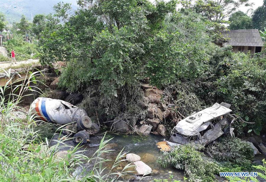 VIETNAM-HANOI-COACH-TRUCK COLLISION