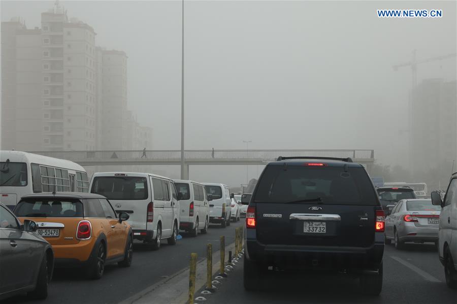 KUWAIT-HAWALLI GOVERNORATE-HEAVY DUST