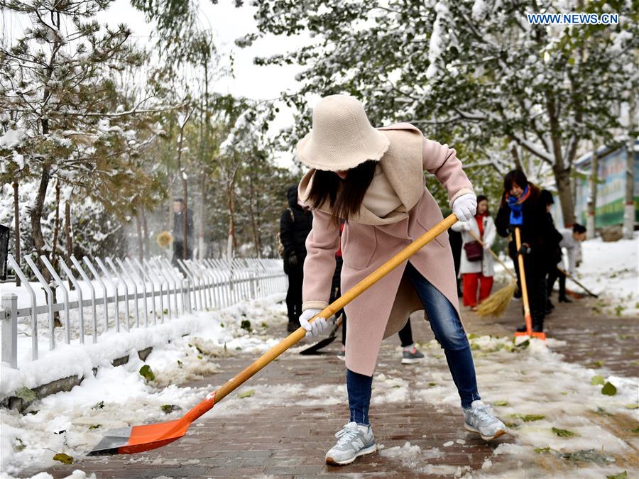 CHINA-QINGHAI-XINING-SNOWFALL (CN)