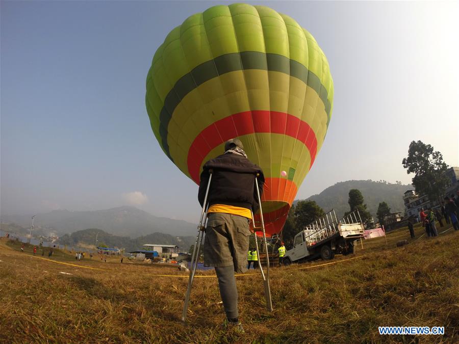 NEPAl-POKHARA-HOT AIR BALLOON-LAUNCH