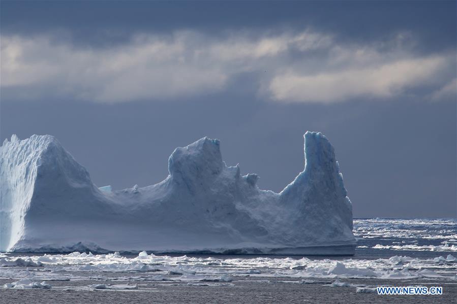 SOUTHERN OCEAN-CHINA'S RESEARCH ICEBREAKER XUELONG-ICEBERG