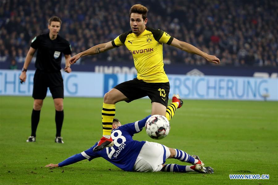 (SP)GERMANY-GELSENKIRCHEN-SOCCER-BUNDESLIGA-SCHALKE 04 VS DORTMUND