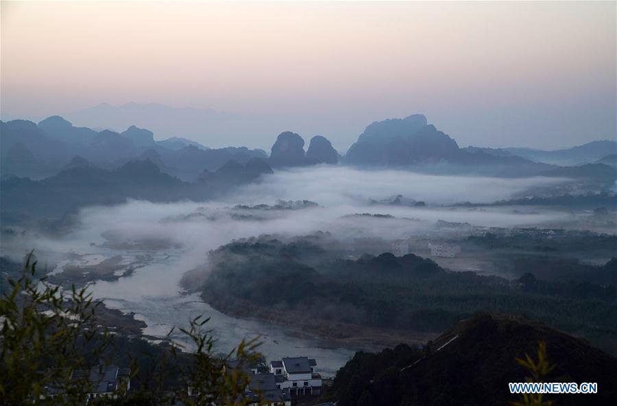 CHINA-JIANGXI-LONGHU MOUNTAIN-FOG-SCENERY(CN)