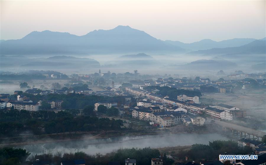 CHINA-JIANGXI-LONGHU MOUNTAIN-FOG-SCENERY(CN)