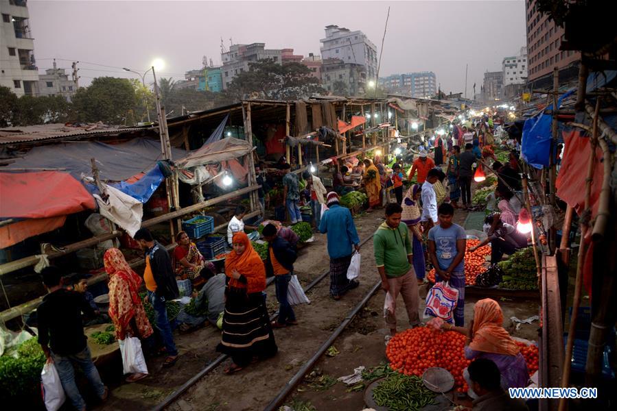 BANGLADESH-DHAKA-RAILWAY-DAILY LIFE