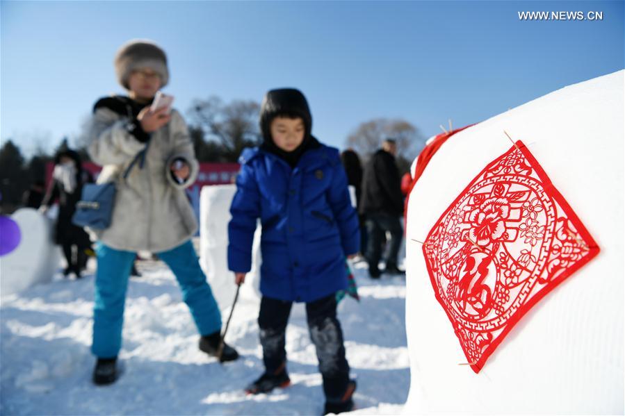 CHINA-HARBIN-FAMILY SNOW SCULPTURE COMPETITION (CN)