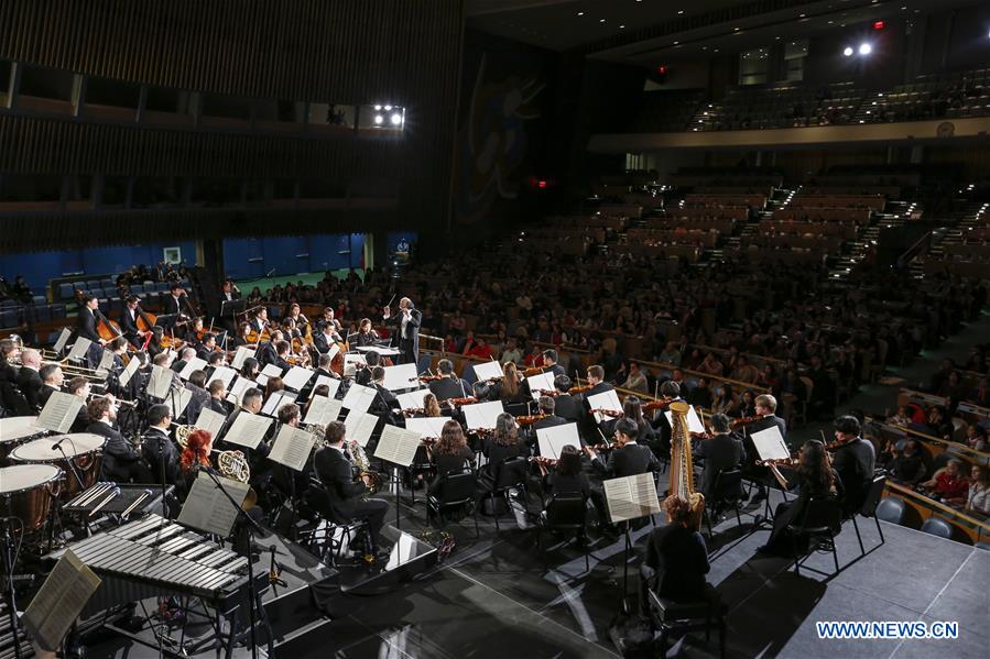 UN-CHINESE ORCHESTRA-PERFORMANCE