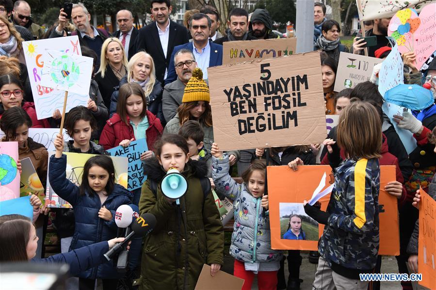 TURKEY-ISTANBUL-PUPILS-CLIMATE CHANGE-RALLY