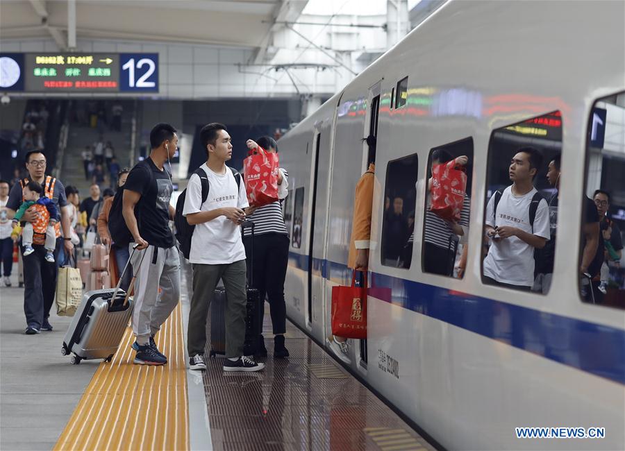 CHINA-CHONGQING-MAY DAY HOLIDAY-TRAVEL RUSH (CN)