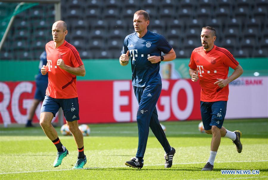 (SP)GERMANY-BERLIN-SOCCER-GERMAN CUP-LEIPZIG VS BAYERN MUNICH-PREPARATIONS