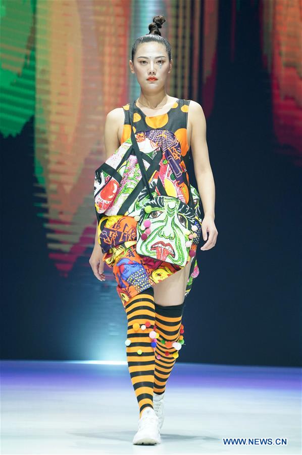 CHINA-CHENGDU-COLLEGE-FASHION WEEK (CN)