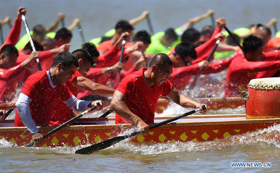 (SP)CHINA-HAINAN-CHENGMAI-DRAGON BOAT RACE