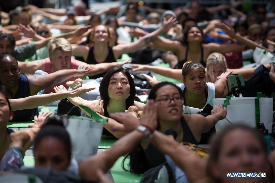 U.S.-NEW YORK-TIMES SQUARE-YOGA