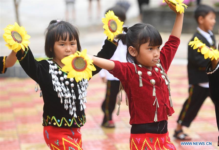 (SP)CHINA-YUNNAN-MANGSHI-MUNAO DANCING