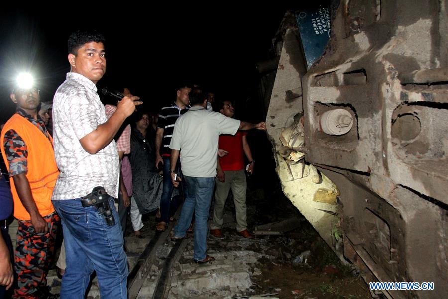 BANGLADESH-ACCIDENT-TRAIN DERAILMENT