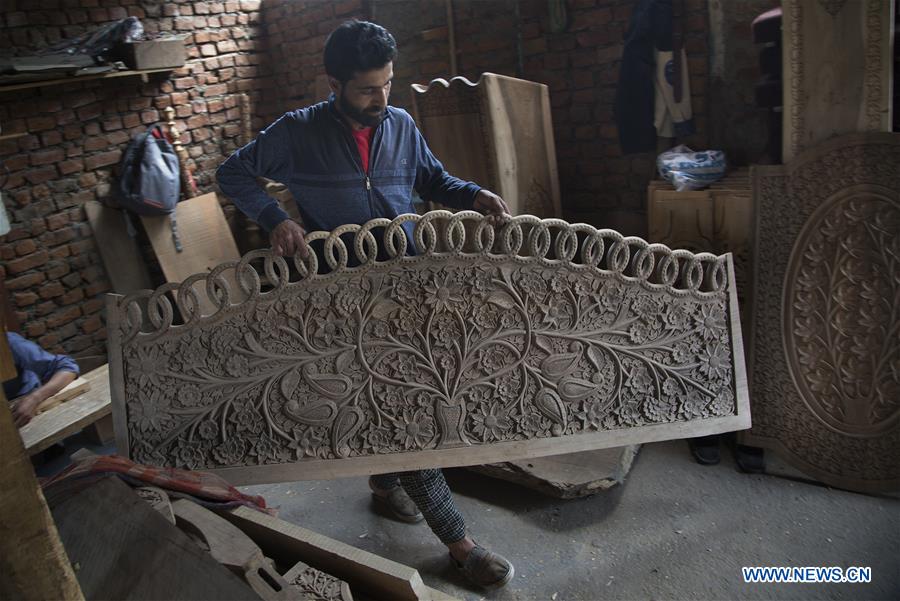 KASHMIR-SRINAGAR-WALNUT WOOD CARVING