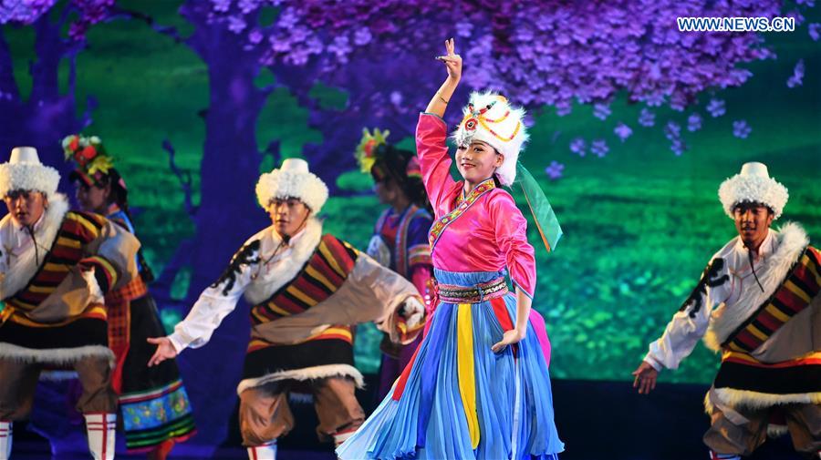 CHINA-GANSU-GANNAN-DANCE PERFORMANCE (CN)