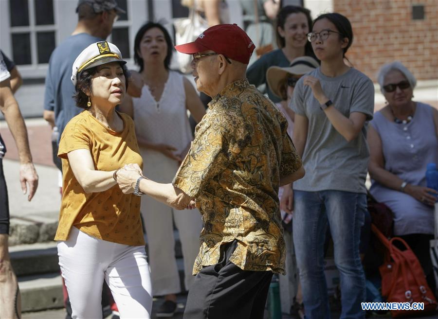 CANADA-VANCOUVER-DANCING ON THE STREET