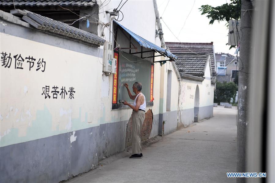 CHINA-ANHUI-HEXIAN COUNTY-ELDER-VOLUNTEER FOR LEFT-BEHIND CHILDREN (CN)