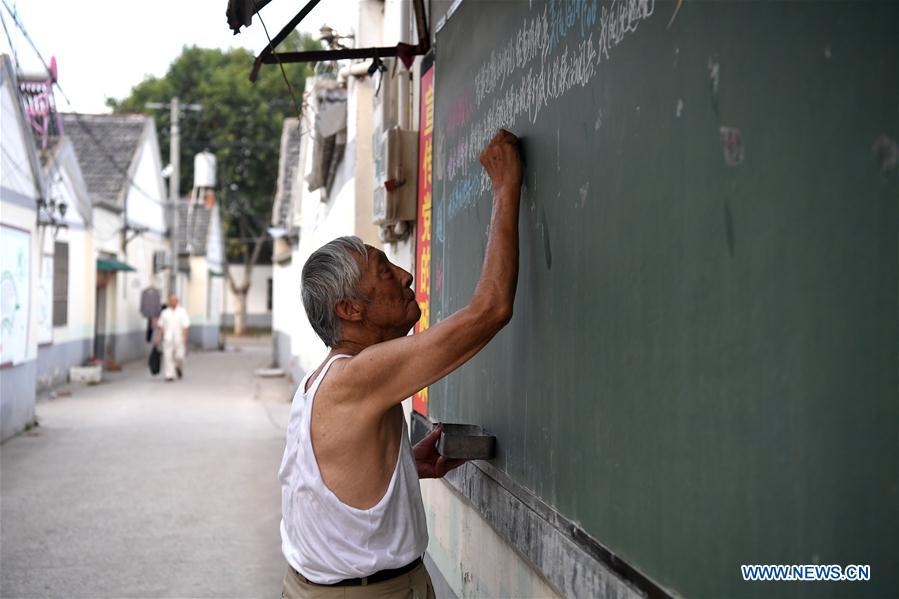 CHINA-ANHUI-HEXIAN COUNTY-ELDER-VOLUNTEER FOR LEFT-BEHIND CHILDREN (CN)