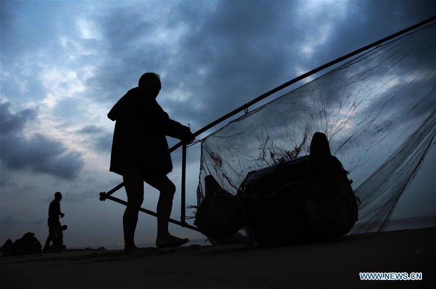 CHINA-SHANDONG-RIZHAO-SHRIMP HARVEST (CN)