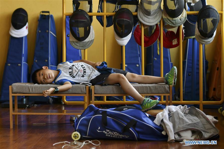 (SP)CHINA-SHANDONG-FENCING-BOY (CN)