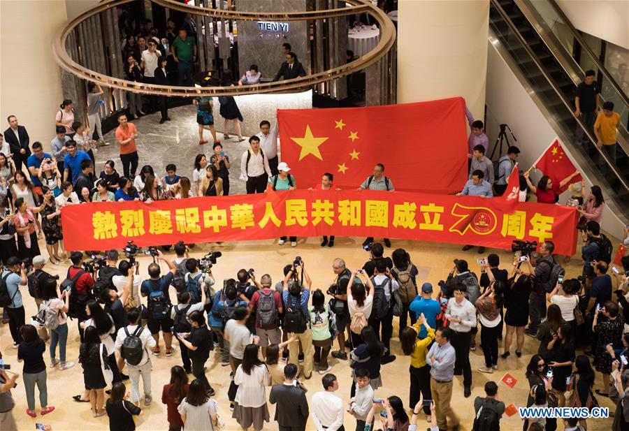 CHINA-HONG KONG-PATRIOTIC FLASH MOB (CN)