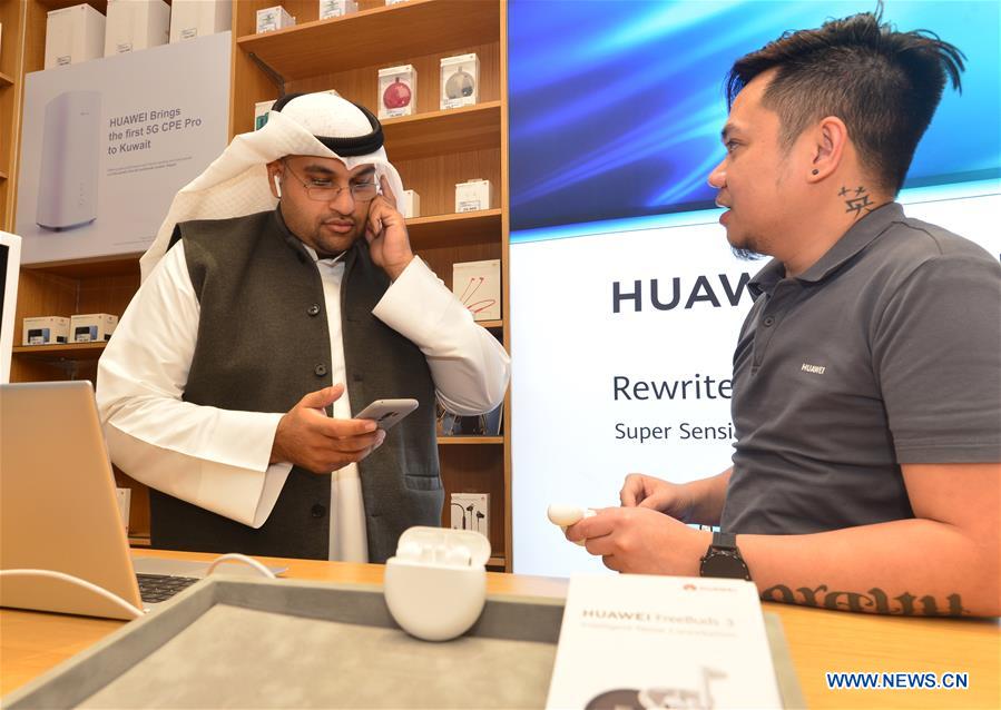 KUWAIT-FARWANIYA GOVERNORATE-CHINA-HUAWEI-EARPHONES-LAUNCH