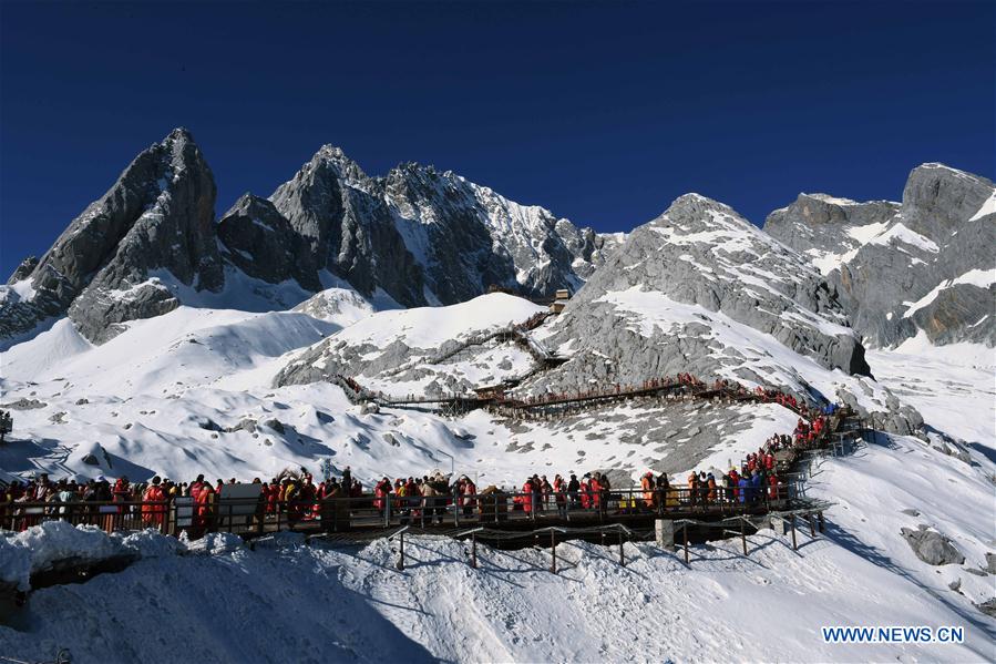 CHINA-YUNNAN-LIJIANG-YULONG SNOW MOUNTAIN-WINTER SCENERY (CN)