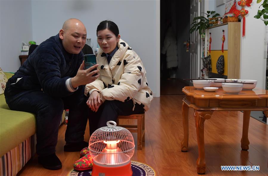 CHINA-JIANGXI-NANCHANG-CORONAVIRUS-RAILWAY STATION-COUPLE (CN)