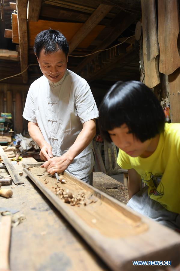 CHINA-ZHEJIANG-HANGZHOU-GUQIN MAKER (CN)