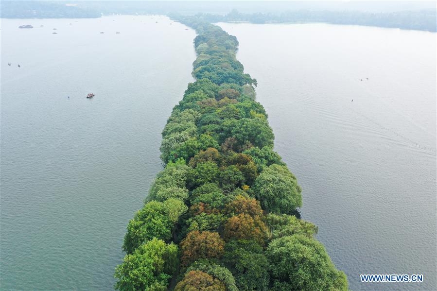 CHINA-ZHEJIANG-HANGZHOU-WEST LAKE-AUTUMN SCENERY (CN) 