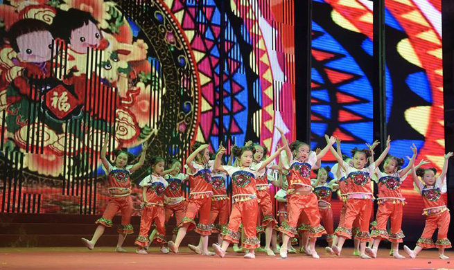 Art performance held to celebrate upcoming Int'l Children's Day in Beijing