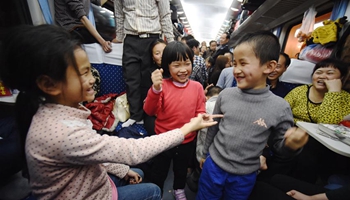 Migrant workers head home by train K4186 for family reunion