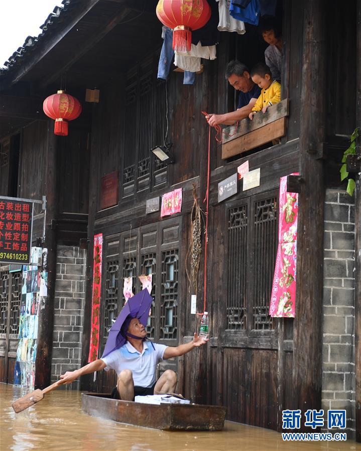 （抗洪抢险·图文互动）（5）洪水来时，那暖心的民间救援