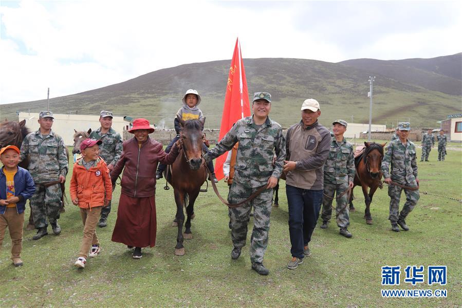 （新华全媒头条·爱国情 奋斗者·图文互动）（3）初心不改 红心向党——西部战区陆军某旅玉树独立骑兵连连长尼都塔生一家四代跟党走纪实