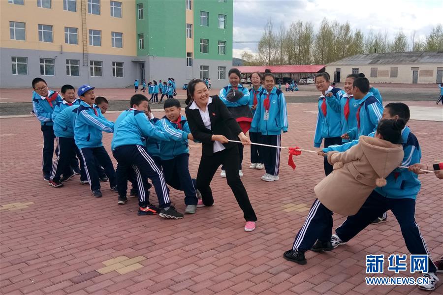 （不忘初心、牢记使命·图文互动）（3）乡村教师袁艳敏：点亮山区孩子的梦