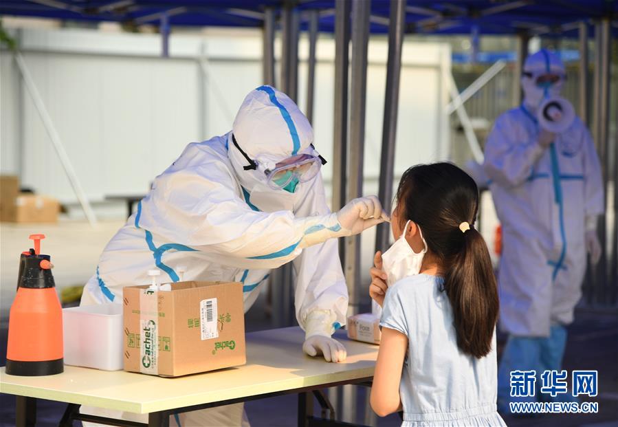 （新华全媒头条·图文互动）（1）构筑守护城市、守护生命的坚强防线——北京开展大规模核酸检测