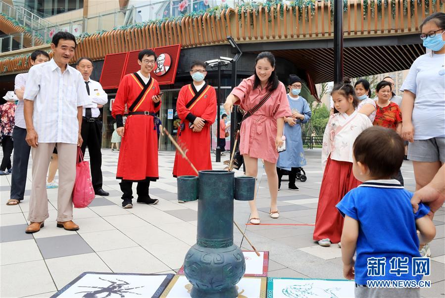 （新华全媒头条·图文互动）（6）线上线下消费升温 文旅活动迈上“云端”——端午假期透视我国经济高质量发展新动力